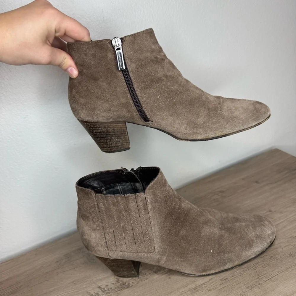 Aquatalia Fallon Suede Chelsea Ankle Boots 8.5 Women’s Brown